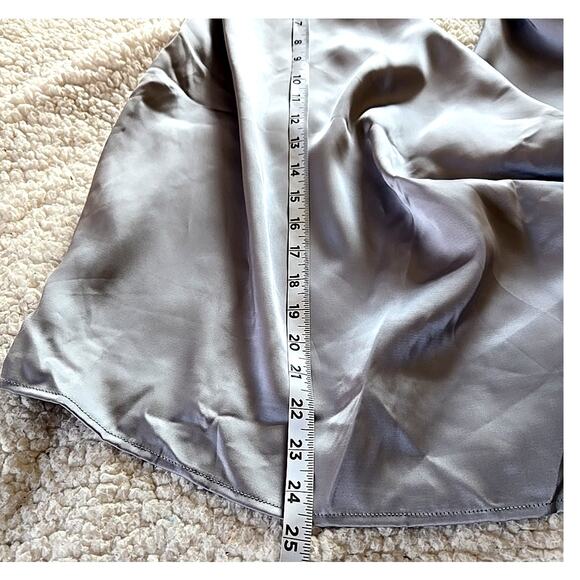 Halara Deep V Neck Backless Stacked Invisible Zip Size XL Satin Like Silver - Picture 6 of 6